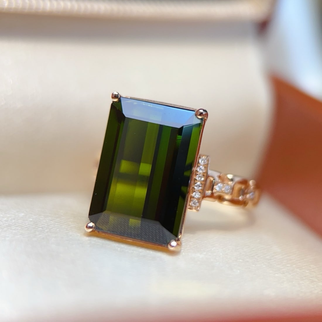 14k Gold 7.41 Ctw Natural Tourmaline & Diamond Ring: Ref:231186289 // gold content:14k gold // ring size:7. 25us // // main gemstone:tourmaline // shape:octagonal // carat weight:7. 35ct // color:green // treatment:natural // // adjacent gemstone 2 :