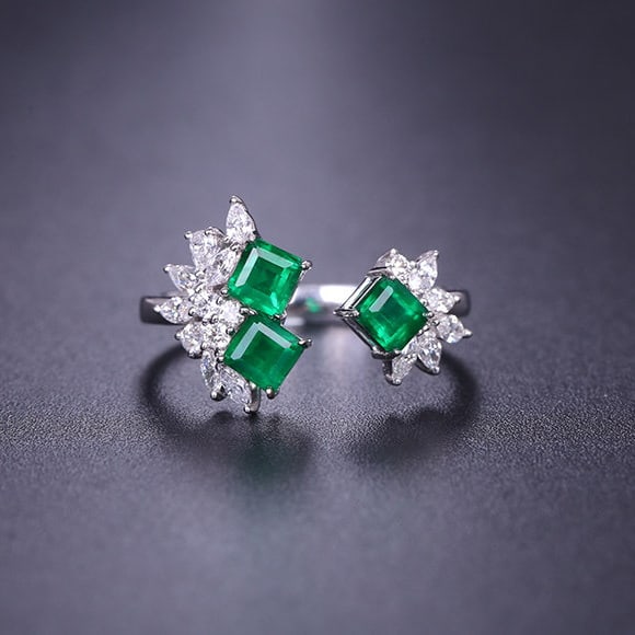 14k Gold 1.18 Ctw Vivid Green Natural Emerald & Diamond Ring: Ref:231186300 // gold content:14k gold // ring size:7. 25us // // main gemstone:emerald // shape:octagonal // carat weight:0. 8ct // color:vivid green // treatment:natural // // adjacent gemstone 2 :