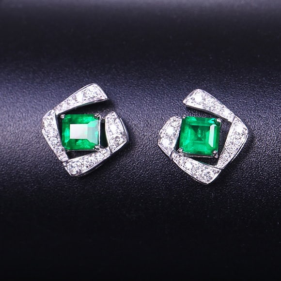 14k Gold 0.77 Ctw Vivid Green Natural Emerald & Diamond Earrings - 3