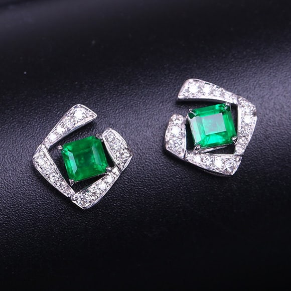 14k Gold 0.77 Ctw Vivid Green Natural Emerald & Diamond Earrings - 4