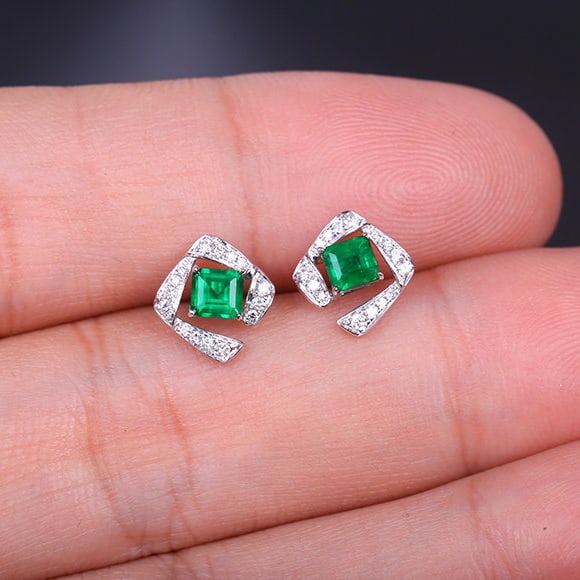 14k Gold 0.77 Ctw Vivid Green Natural Emerald & Diamond Earrings - 7