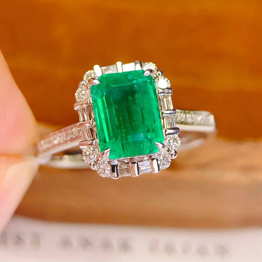 14k Gold 1.8 Ct Natural Emerald & Diamond Ring - 3
