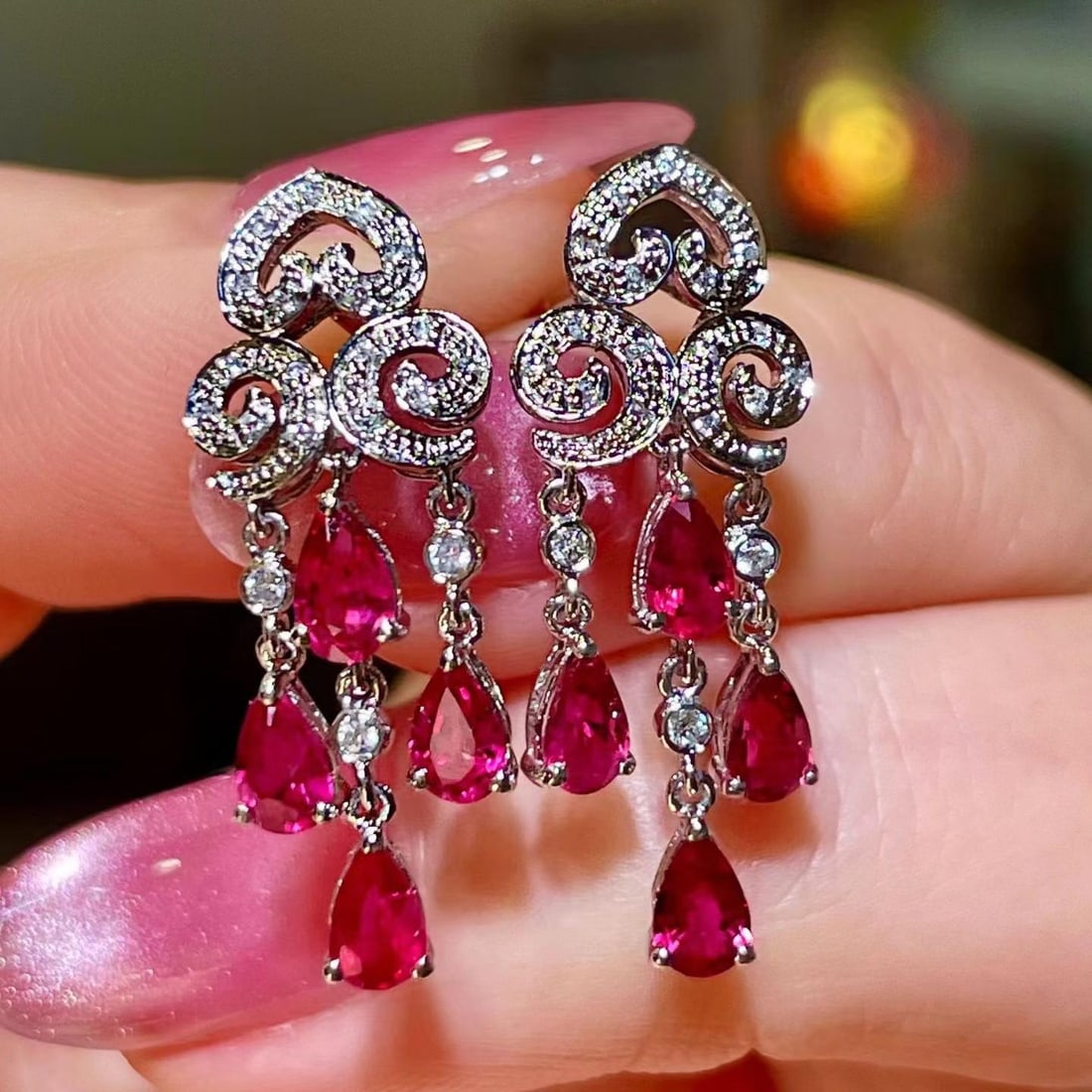 14k Gold 2.18 Ctw Natural Ruby & Diamond Earrings: Ref:231186310 // gold content:14k gold // main gemstone:ruby // shape:pear // carat weight:2. 02ct // color:red // treatment:natural // // adjacent gemstone 2 : diamond // shape:round // carat