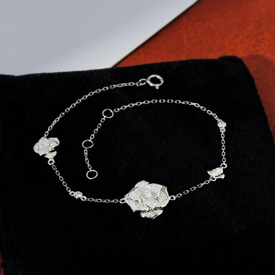 14k Gold 0.5 Ct Natural H Diamond & Flowers Bracelet: Ref:231186316 // gold content:14k gold // main gemstone:diamond // shape:round // carat weight:0. 5ct // clarity grade:vs-si // color:h // treatment:natural // cut grade:g // Condition: New Low