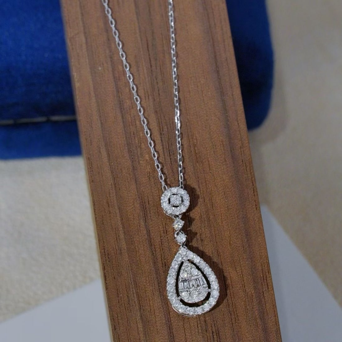 14k Gold 0.50 Ct Natural H Diamond Pendant( Without Chain ): Ref:231186322 // gold content:14k gold // main gemstone:diamond // shape:multiple // carat weight:0. 50ct // clarity grade:vs-si // color:h // treatment:natural // Condition: New Low Estimate: