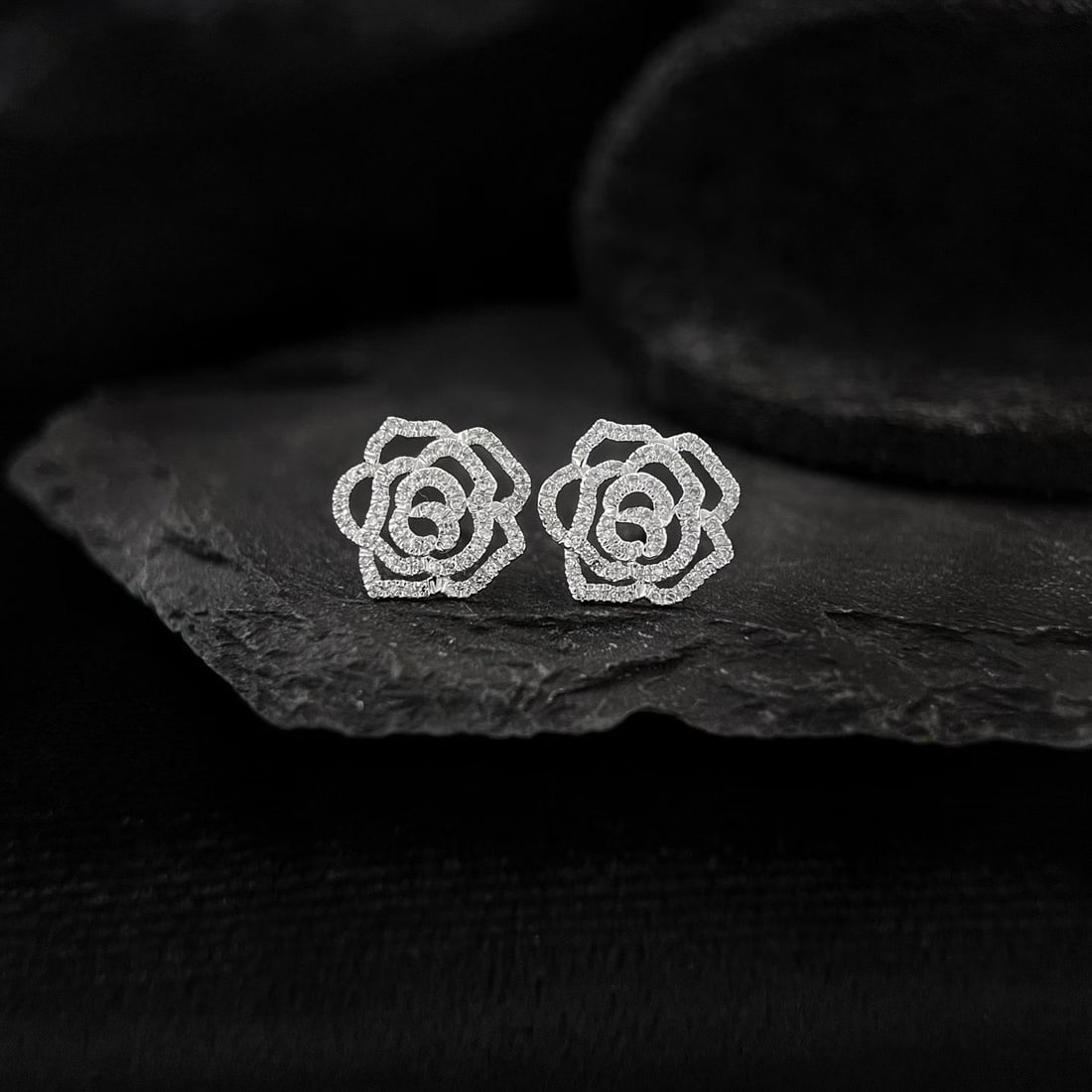 14k Gold 0.22 Ct Natural H Diamond & Flowers Earrings: Ref:231186323 // gold content:14k gold // main gemstone:diamond // shape:round // carat weight:0. 22ct // clarity grade:vs-si // color:h // treatment:natural // cut grade:g // Condition: New Low