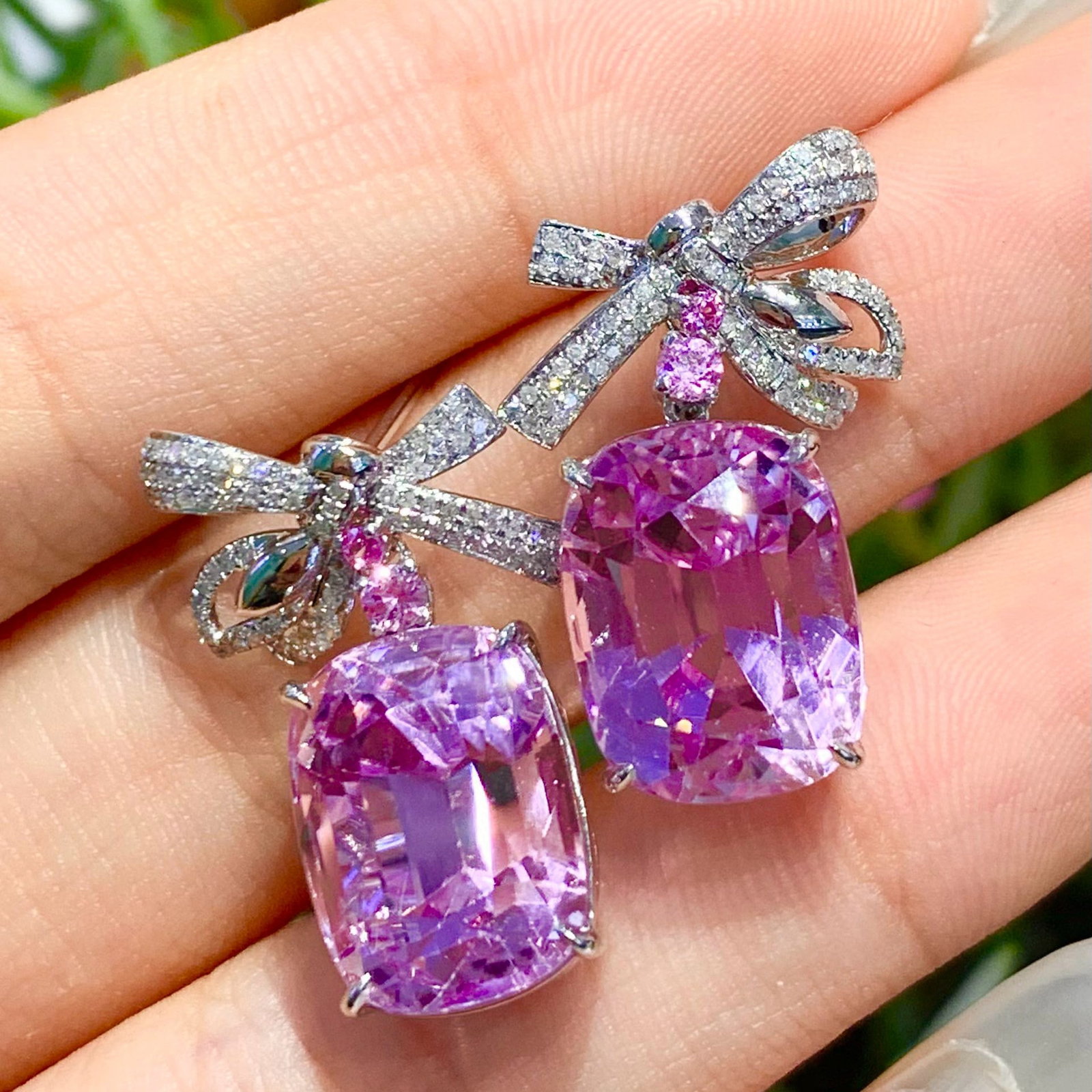 14k Gold 23.8 Ct Natural Kunzite & Diamond Earrings: Ref:231186329 // gold content:14k gold // main gemstone:kunzite // shape:cushion // carat weight:23. 8ct // color:pinkish purple // treatment:natural // // adjacent gemstone 2 : diamond //