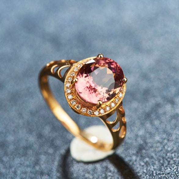 14k Gold 2.5 Ct Natural Tourmaline & Diamond Ring: Ref:231186331 // gold content:14k gold // ring size:7. 25us // // main gemstone:tourmaline // shape:oval // carat weight:2. 5ct // color:red // treatment:natural // // adjacent gemstone 2 : diamond //