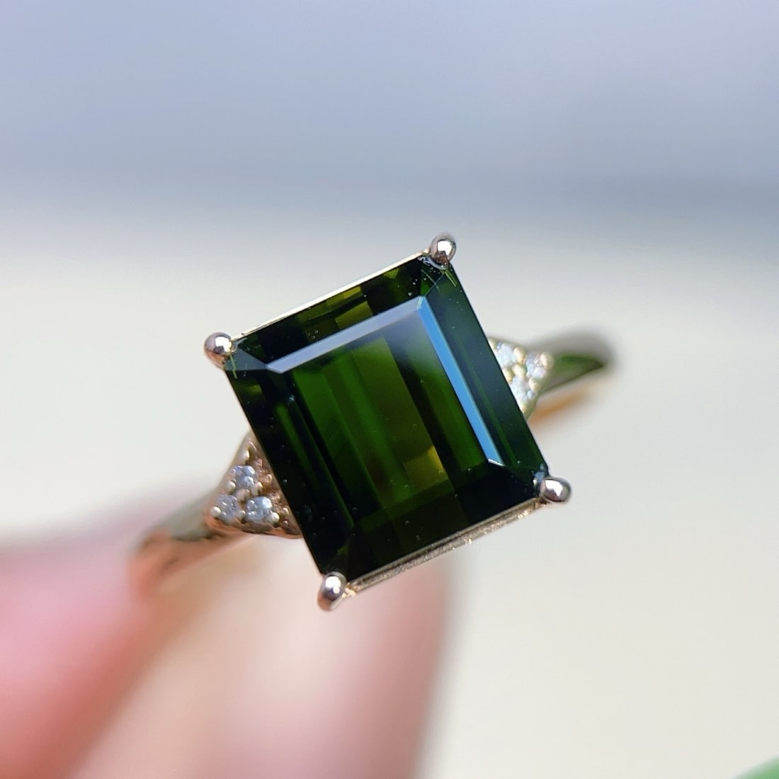 14k Gold 4.08 Ctw Natural Tourmaline & Diamond Ring: Ref:231186333 // gold content:14k gold // ring size:7. 25us // // main gemstone:tourmaline // shape:octagonal // carat weight:4. 05ct // color:green // treatment:natural // // adjacent gemstone 2 : di
