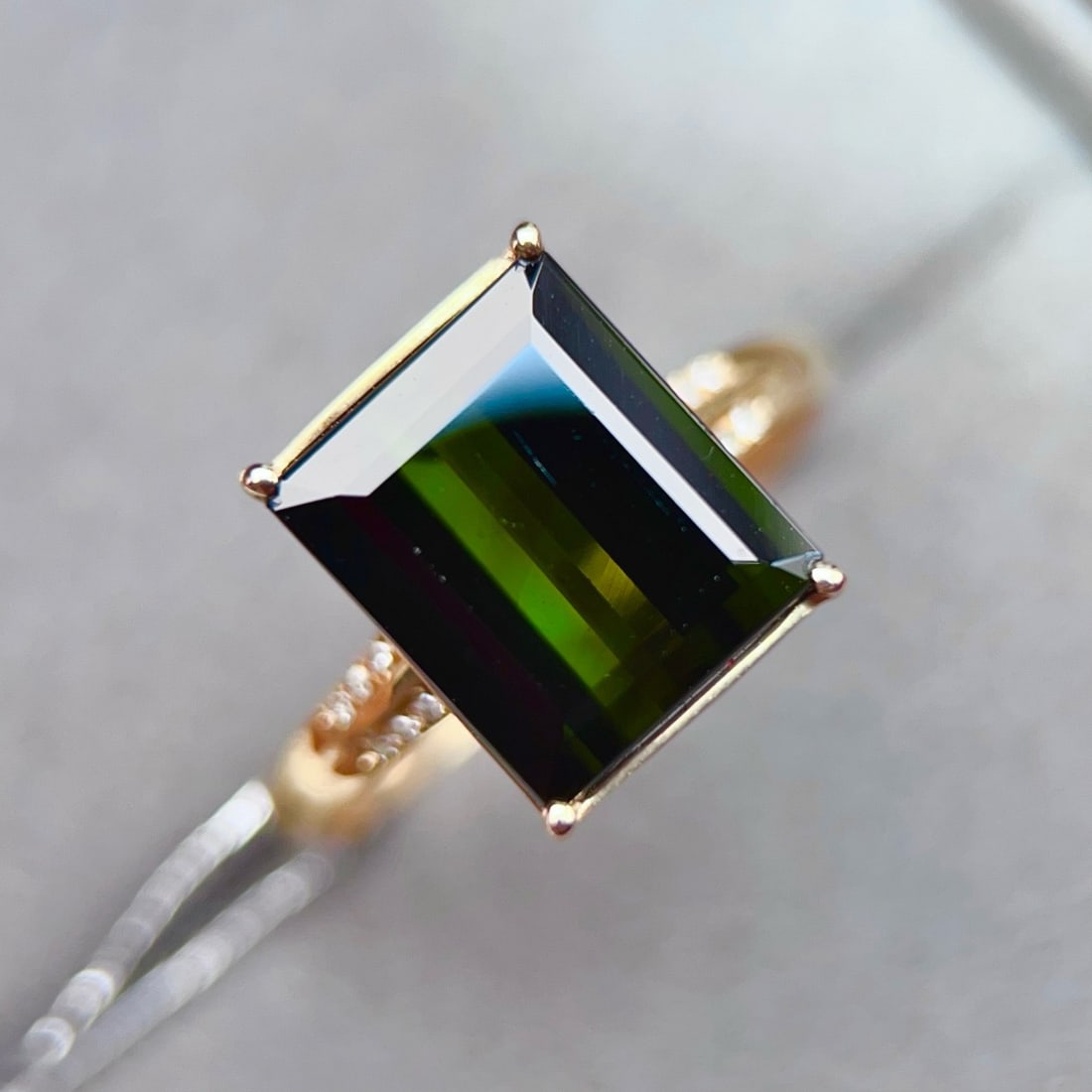 14k Gold 4.30 Ctw Natural Tourmaline & Diamond Ring: Ref:231186380 // gold content:14k gold // ring size:7. 25us // // main gemstone:tourmaline // shape:octagonal // carat weight:4. 25ct // color:green // treatment:natural // // adjacent gemstone 2 :