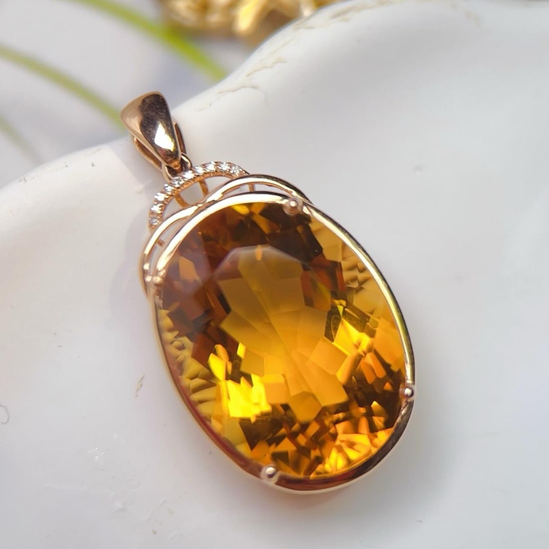 14k Gold 17.08 Ctw Natural Citrine & Diamond Pendant( Without Chain ): Ref:231186388 // gold content:14k gold // main gemstone:citrine // shape:oval // carat weight:17. 05ct // color:yellow // treatment:natural // // adjacent gemstone 2 : diamond // number of stones:10