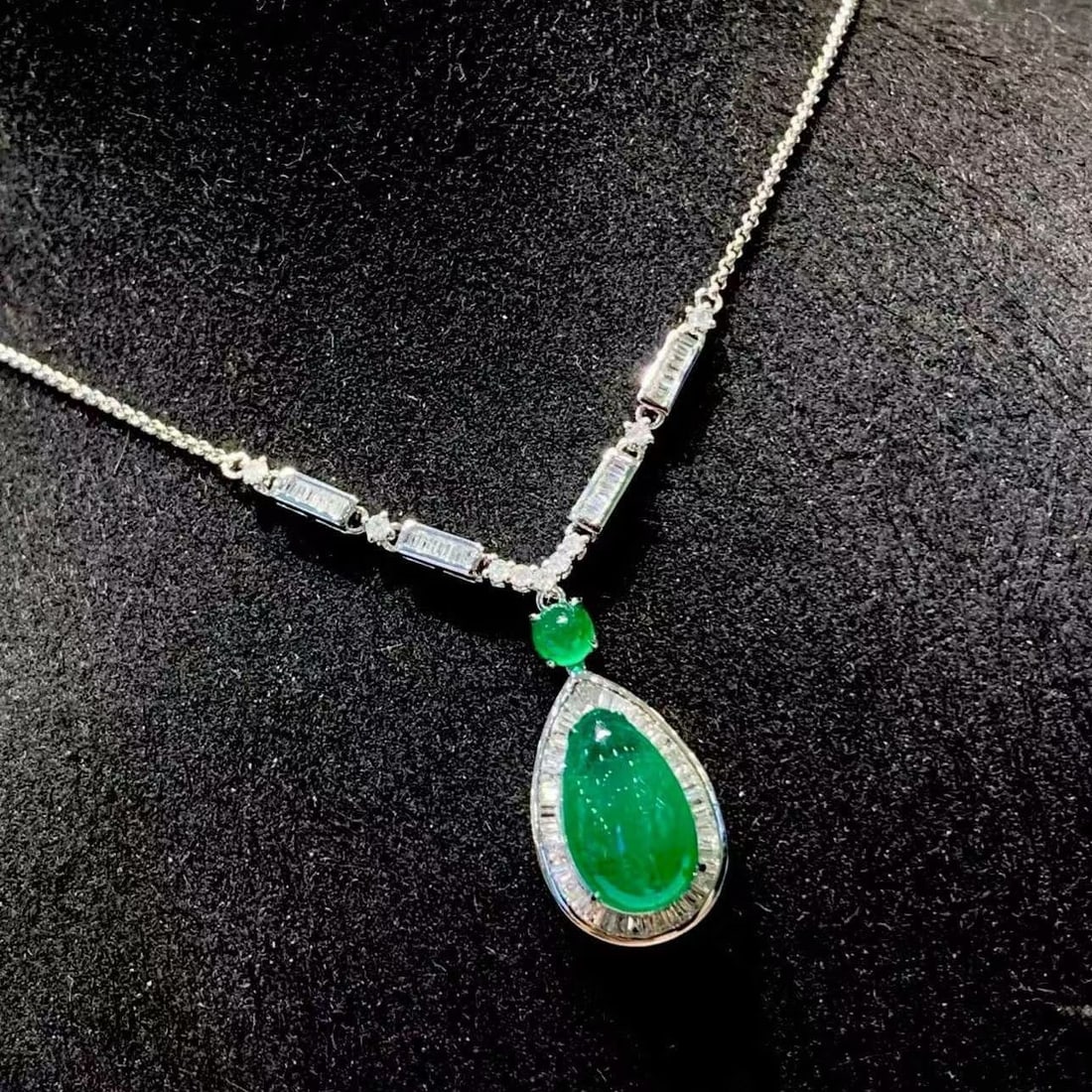 14k Gold 3.3 Ct Natural Emerald & Diamond Necklace - 2