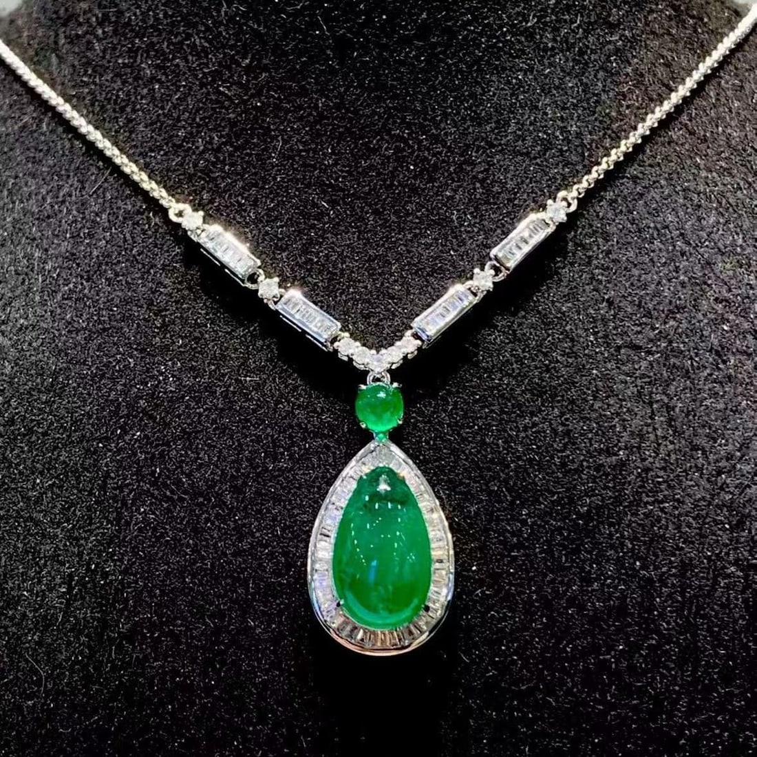 14k Gold 3.3 Ct Natural Emerald & Diamond Necklace - 3