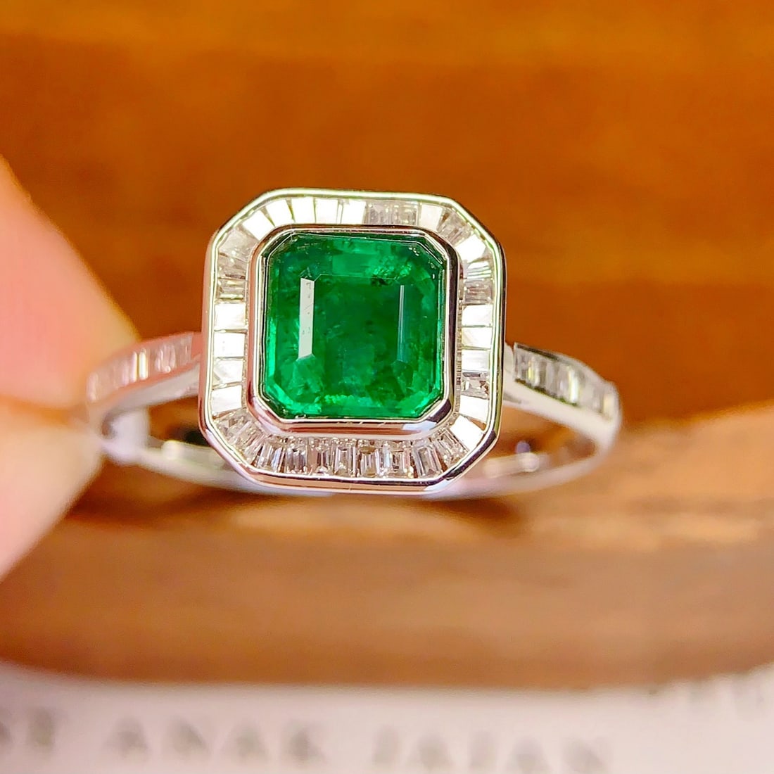 14k Gold 1.4 Ct Natural Emerald & Diamond Ring: Ref:231186396 // gold content:14k gold // ring size:7. 25us // // main gemstone:emerald // shape:octagonal // carat weight:1. 4ct // color:green // treatment:natural // // adjacent gemstone 2 :