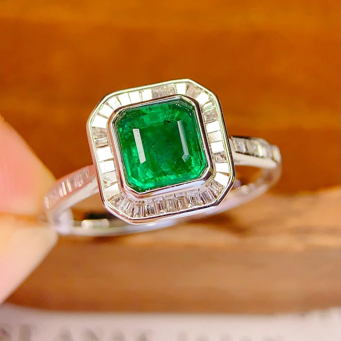14k Gold 1.4 Ct Natural Emerald & Diamond Ring - 4