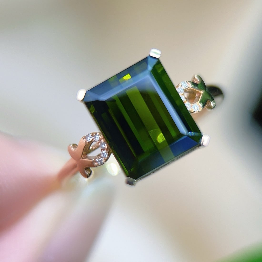 14k Gold 3.98 Ctw Natural Tourmaline & Diamond Ring: Ref:231186428 // gold content:14k gold // ring size:7. 25us // // main gemstone:tourmaline // shape:octagonal // carat weight:3. 95ct // color:green // treatment:natural // // adjacent gemstone 2 :