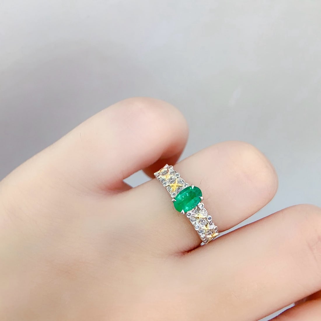 14k Gold 0.6 Ct Natural Emerald & Diamond Ring - 2