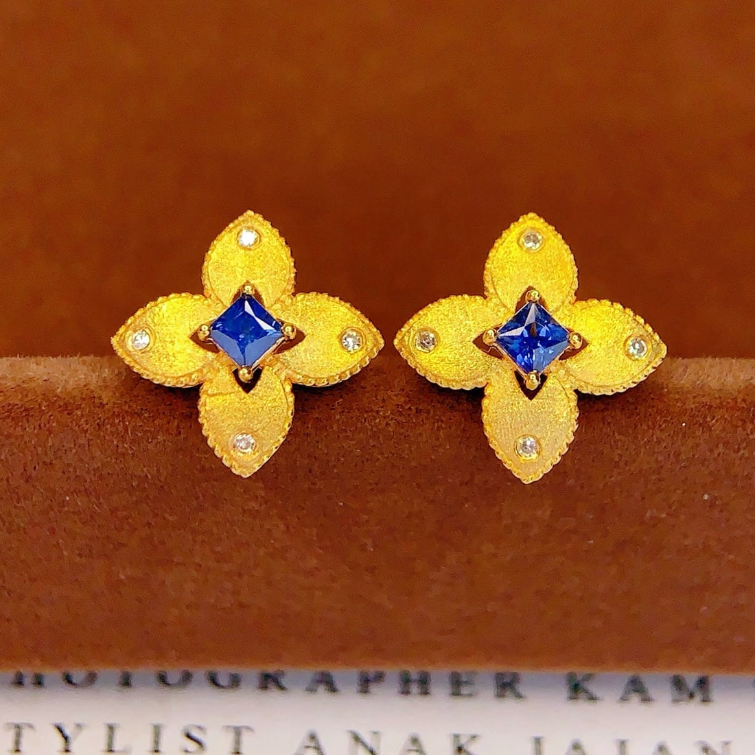 14k Gold 0.45 Ct Natural Sapphire & Diamond Earrings: Ref:231186441 // gold content:14k gold // main gemstone:sapphire // shape:princess // carat weight:0. 45ct // color:blue // treatment:natural // // adjacent gemstone 2 : diamond // number of stones:8