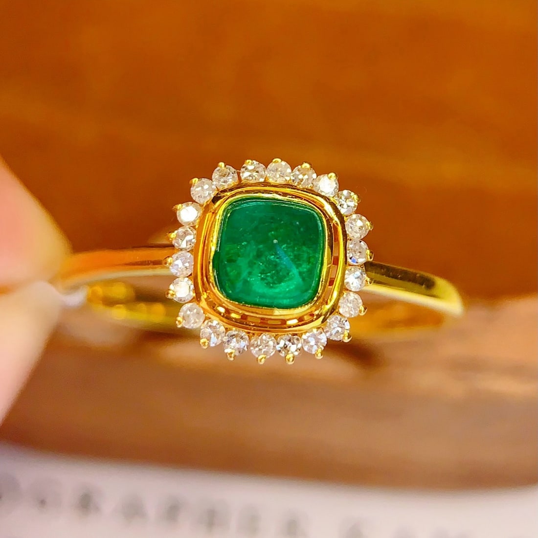 14k Gold 1 Ct Natural Emerald & Diamond Ring: Ref:231186445 // gold content:14k gold // ring size:7. 25us // // main gemstone:emerald // shape:sugar-loaf // carat weight:1ct // color:green // treatment:natural // // adjacent gemstone 2 : diamond