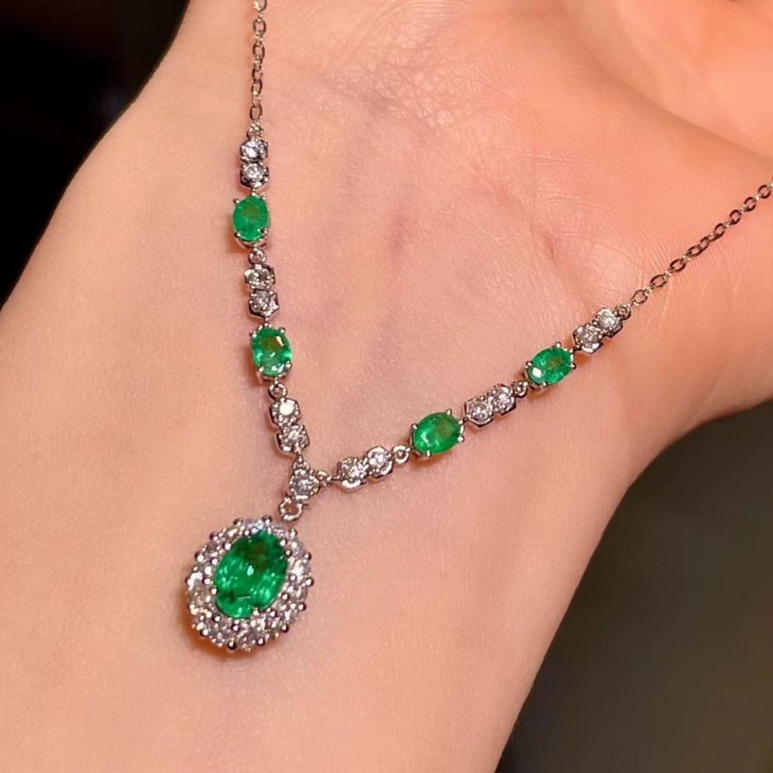 14k Gold 2.08 Ctw Natural Emerald & Diamond Necklace: Ref:231186447 // gold content:14k gold // main gemstone:emerald // shape:oval // carat weight:1. 53ct // color:green // treatment:natural // // adjacent gemstone 2 : diamond // shape:round // carat