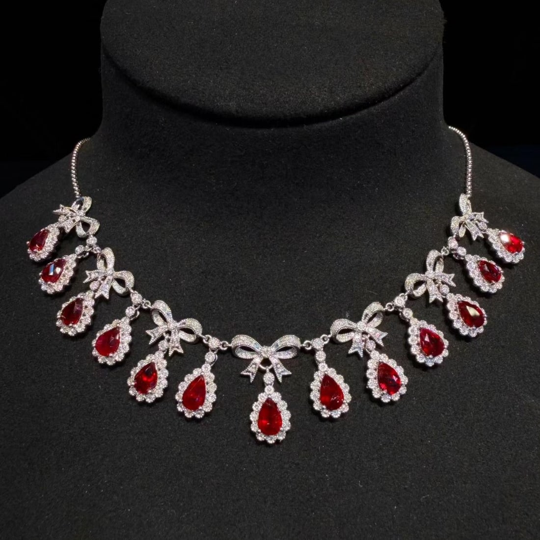 14k Gold 9.01 Ctw Natural Ruby & Diamond Necklace: Ref:231187005 // gold content:14k gold // main gemstone:ruby // shape:pear // carat weight:7. 56ct // color:pigeonblood red // treatment:natural // // adjacent gemstone 2 : diamond // shape:round // c