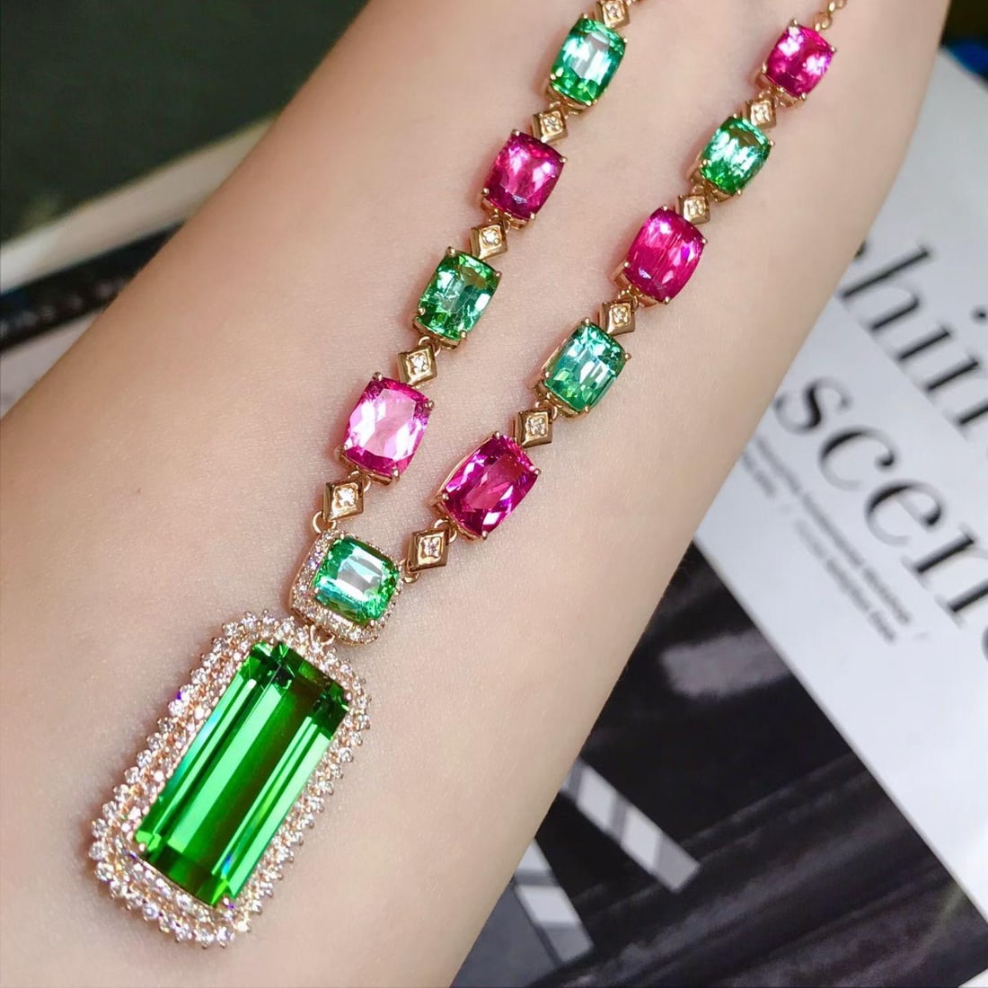 14k Gold 22 Ct Natural Tourmaline & Diamond Necklace: Ref:231187024 // gold content:14k gold // main gemstone:tourmaline // shape:multiple // carat weight:22ct // color:color // treatment:natural // // adjacent gemstone 2 : diamond // shape:round //