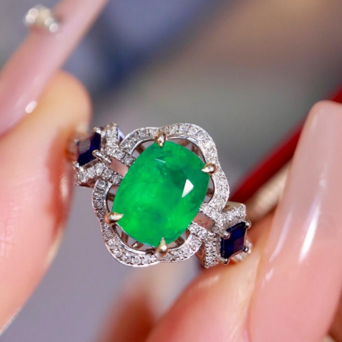 14k Gold 1.89 Ctw Natural Emerald & Diamond Ring: Ref:231187036 // gold content:14k gold // ring size:7. 25us // // main gemstone:emerald // shape:cushion // carat weight:1. 53ct // color:green // treatment:natural // // adjacent gemstone 2 :