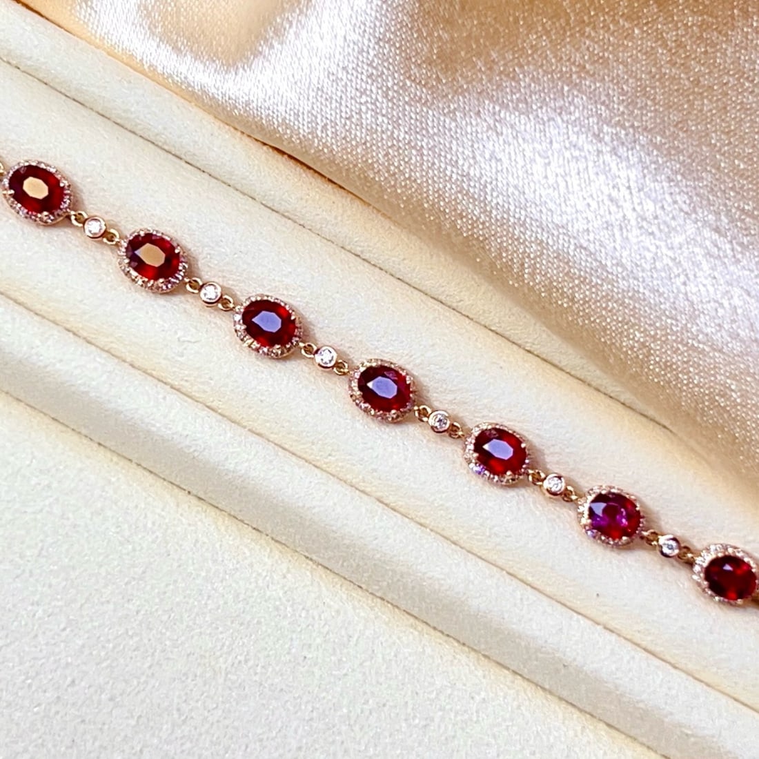 14k Gold 2.69 Ct Vivid Red Natural Ruby & Diamond Bracelet - 3