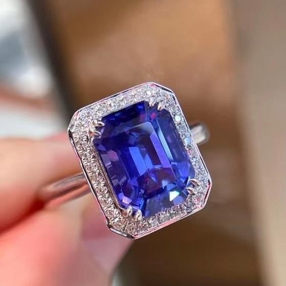 14k Gold 4.56 Ctw Natural Tanzanite & Diamond Ring: Ref:231187068 // gold content:14k gold // ring size:7. 25us // // main gemstone:tanzanite // shape:octagonal // carat weight:4. 40ct // color:blue // treatment:natural // // adjacent gemstone 2 : diam