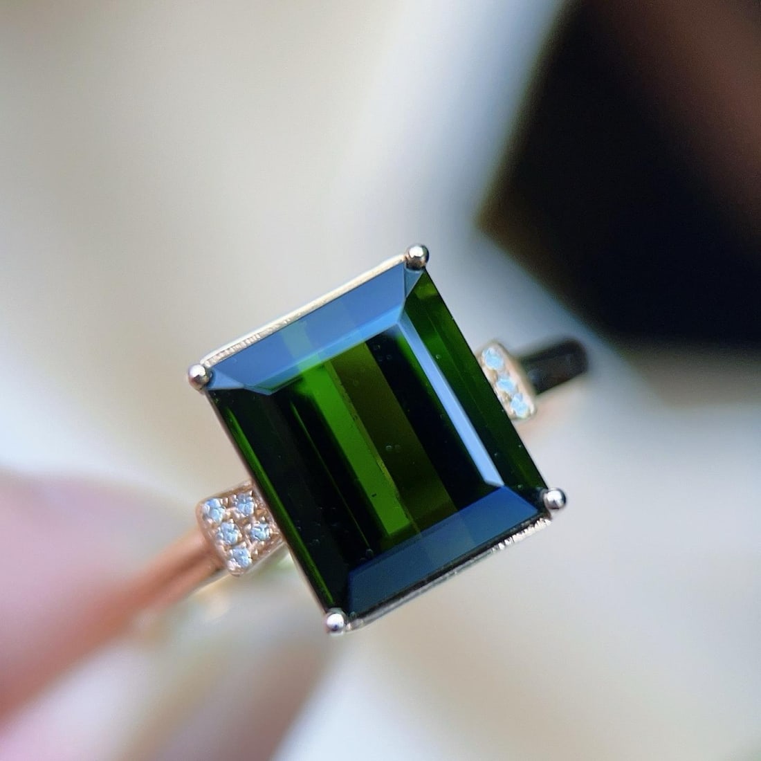 14k Gold 4.53 Ctw Natural Tourmaline & Diamond Ring: Ref:231187070 // gold content:14k gold // ring size:7. 25us // // main gemstone:tourmaline // shape:octagonal // carat weight:4. 5ct // color:green // treatment:natural // // adjacent gemstone 2 :