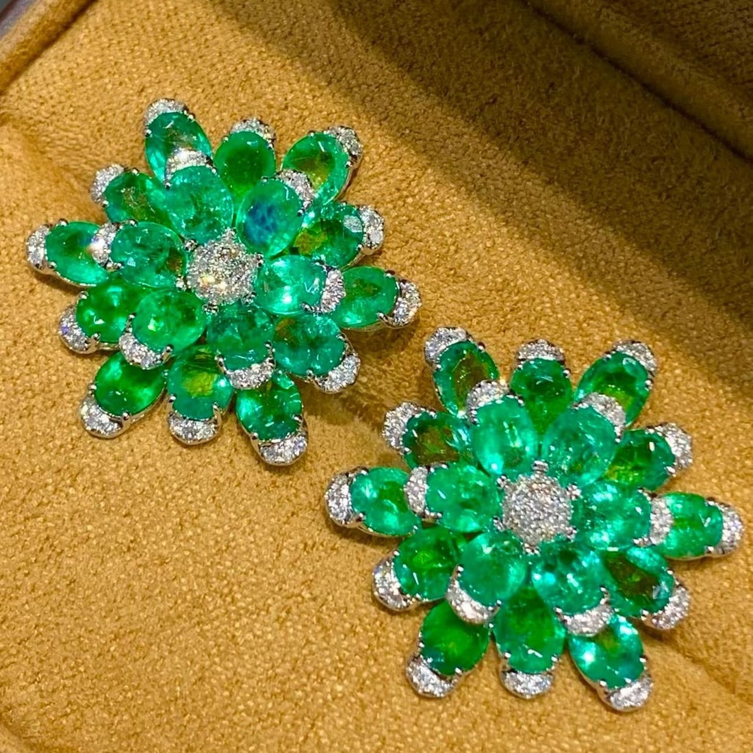 14k Gold 7.5 Ct Natural Emerald & Diamond Earrings - 2