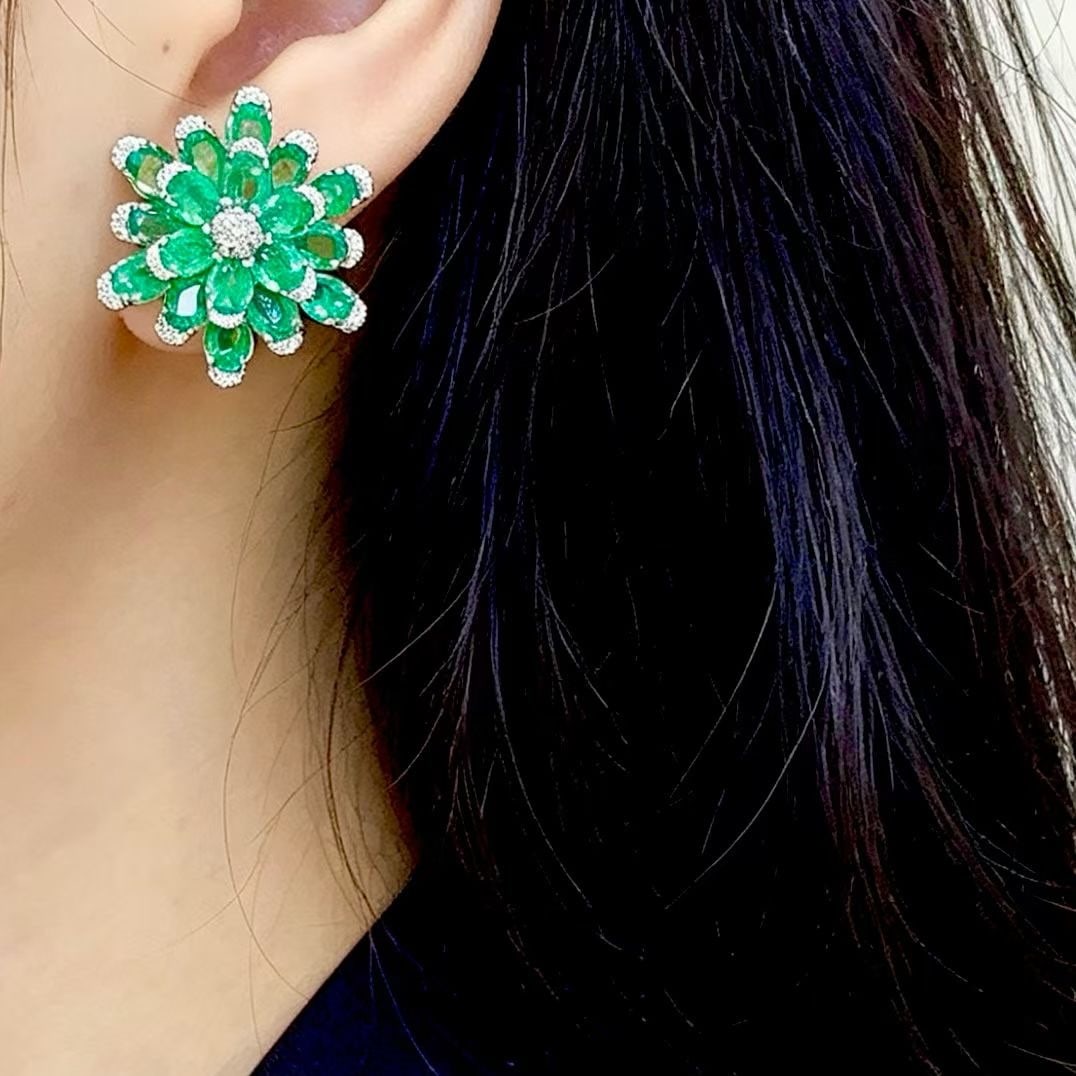 14k Gold 7.5 Ct Natural Emerald & Diamond Earrings - 4