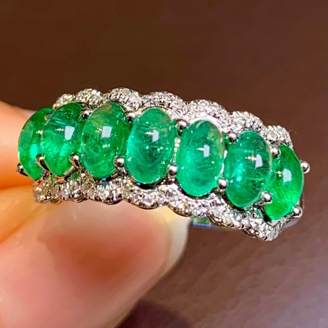 14k Gold 2 Ct Natural Emerald & Diamond Ring: Ref:231187136 // gold content:14k gold // ring size:7. 25us // // main gemstone:emerald // shape:oval // carat weight:2ct // color:green // treatment:natural // // adjacent gemstone 2 : diamond //