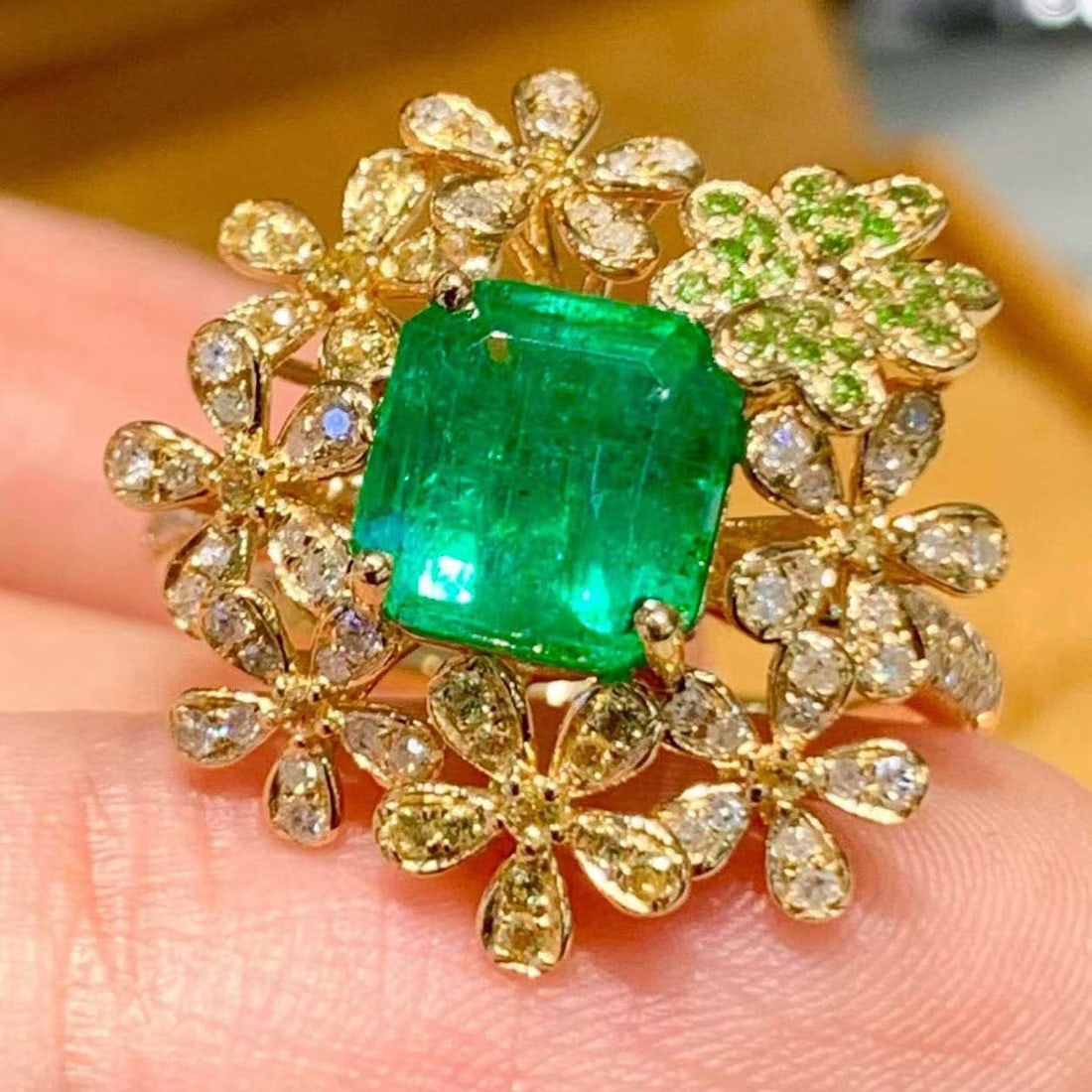 14k Gold 2.3 Ct Natural Emerald & Diamond & Sapphire & Tsavorite Ring - 2