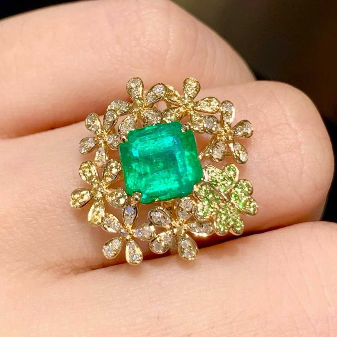 14k Gold 2.3 Ct Natural Emerald & Diamond & Sapphire & Tsavorite Ring - 3