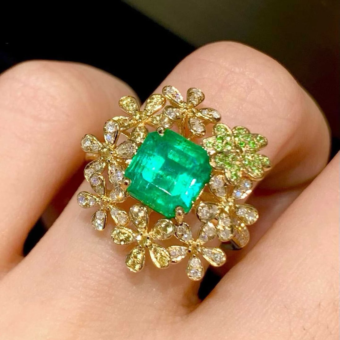 14k Gold 2.3 Ct Natural Emerald & Diamond & Sapphire & Tsavorite Ring - 4