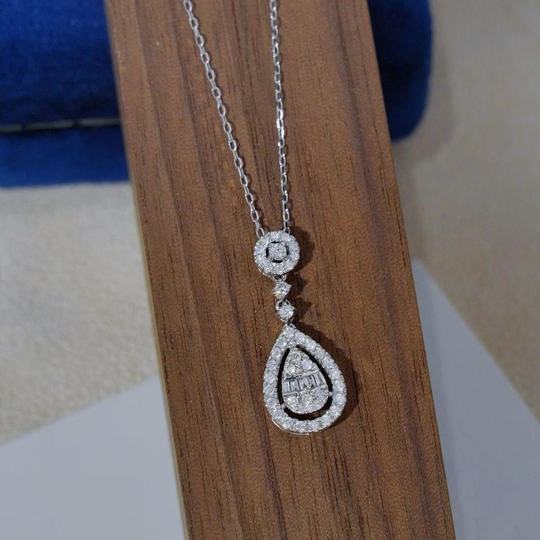 14k Gold 0.50 Ct Natural H Diamond Pendant( Without Chain ): Ref:231187147 // gold content:14k gold // main gemstone:diamond // shape:multiple // carat weight:0. 50ct // clarity grade:vs-si // color:h // treatment:natural // Condition: New Low Estimate: 1800.00