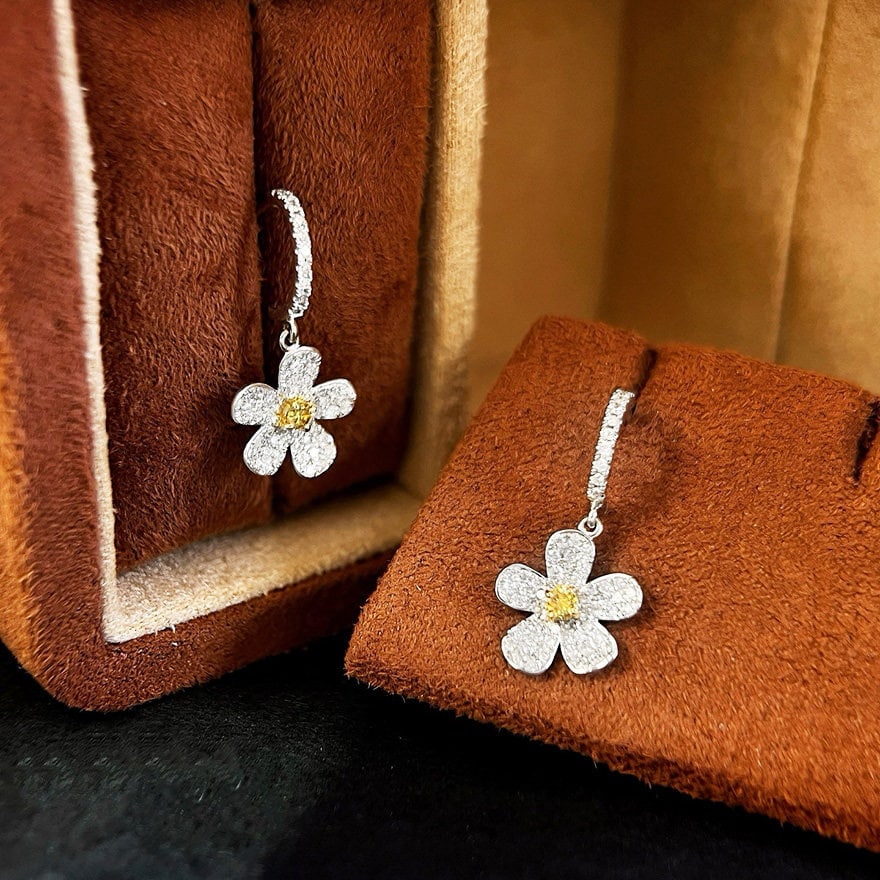 14k Gold 0.8 Ct Natural Color Diamond & Flowers Earrings - 4