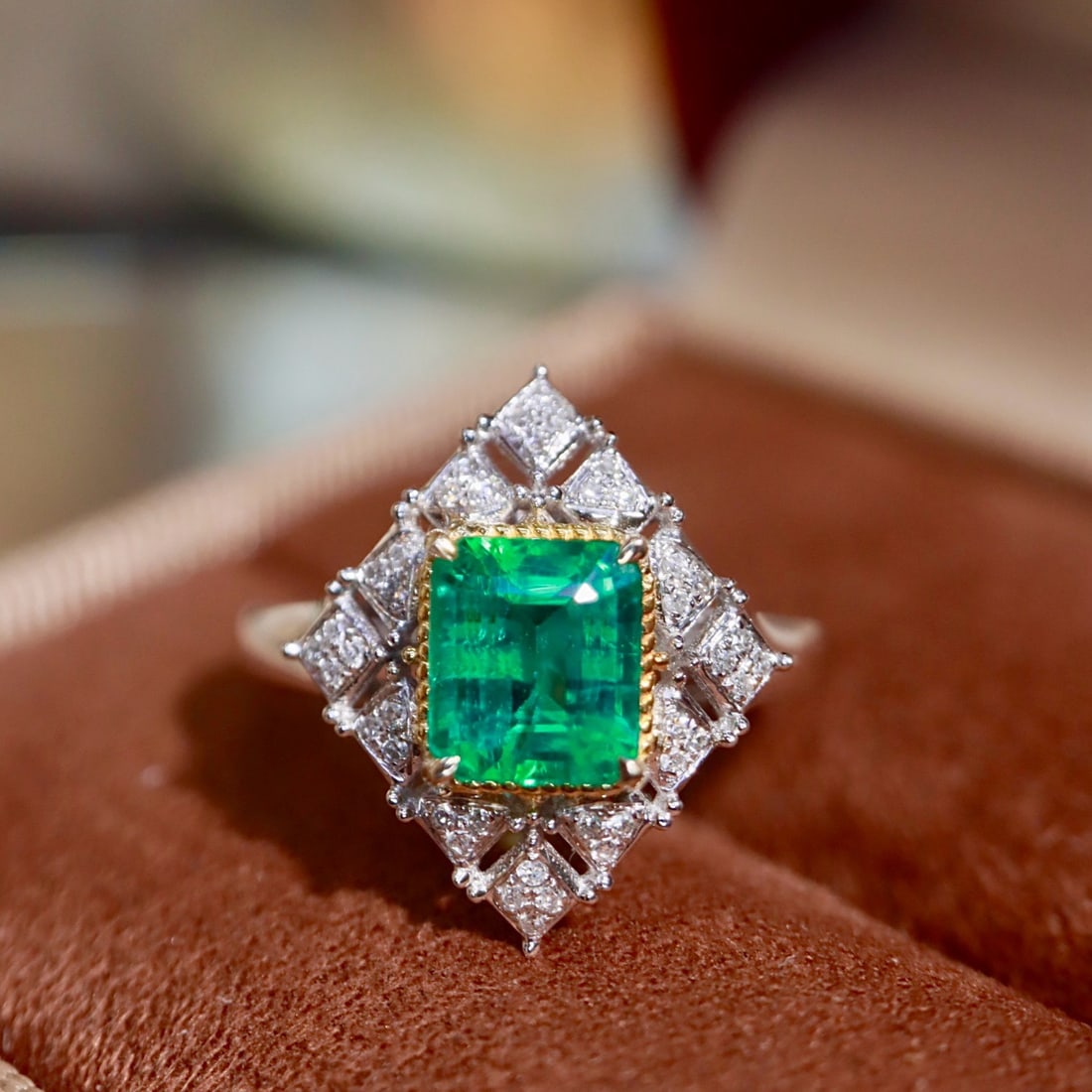 14k Gold 1.66 Ctw Natural Emerald & Diamond Ring: Ref:231187182 // gold content:14k gold // ring size:7. 25us // // main gemstone:emerald // shape:octagonal // carat weight:1. 50ct // color:green // treatment:natural // // adjacent gemstone 2 :