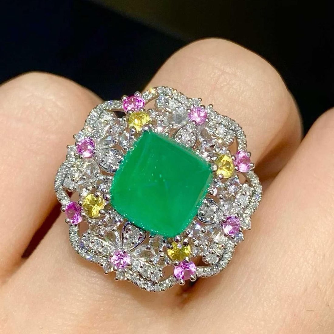 14k Gold 4.2 Ct Natural Emerald & Diamond & Sapphire Ring: Ref:231187188 // gold content:14k gold // ring size:7. 25us // // main gemstone:emerald // shape:sugar-loaf // carat weight:4. 2ct // color:green // treatment:natural // // adjacent gemstone 2 :