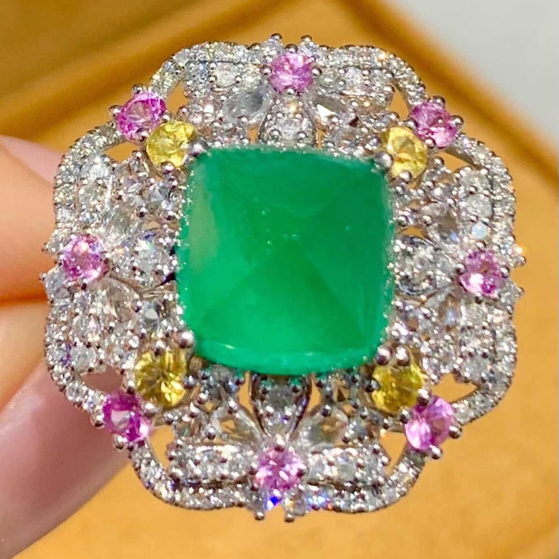 14k Gold 4.2 Ct Natural Emerald & Diamond & Sapphire Ring - 3