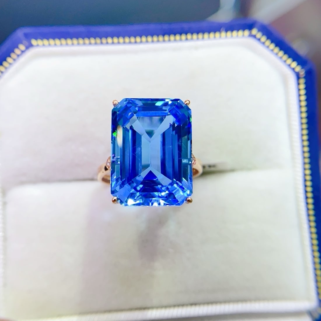 14k Gold 15.42 Ctw Natural Topaz & Diamond Ring - 4