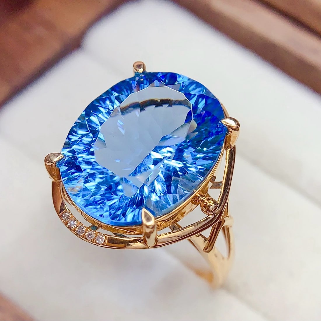 14k Gold 10.45 Ct Natural Topaz & Diamond Ring - 6