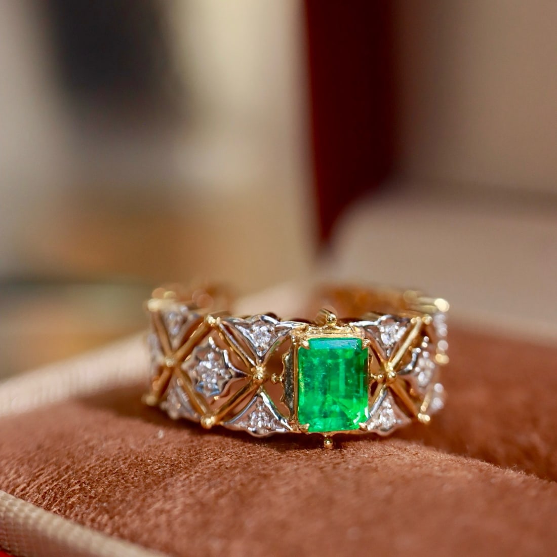 14k Gold 0.83 Ctw Natural Emerald & Diamond Ring - 4