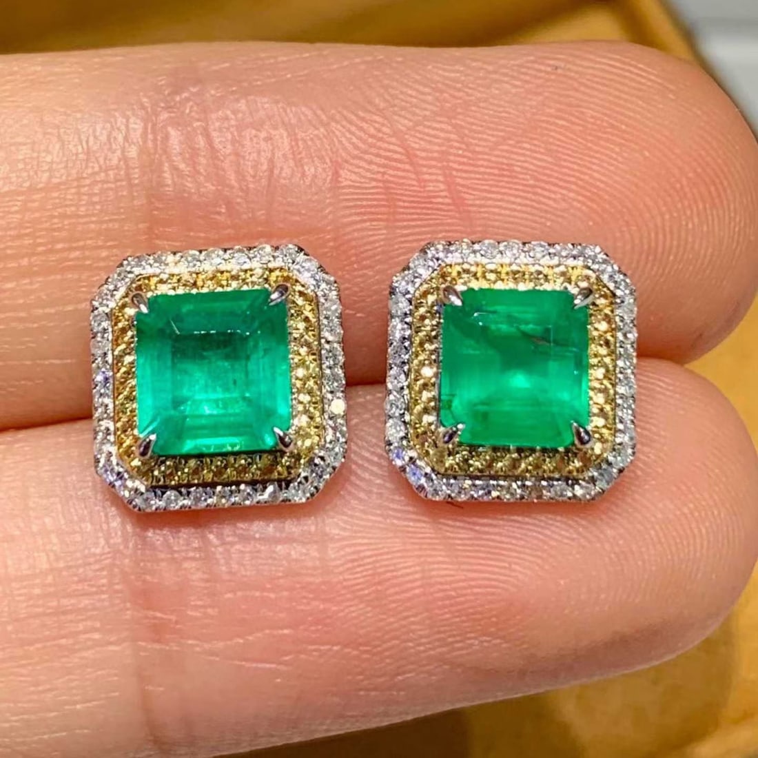 14k Gold 1.5 Ct Natural Emerald & Diamond Earrings - 2