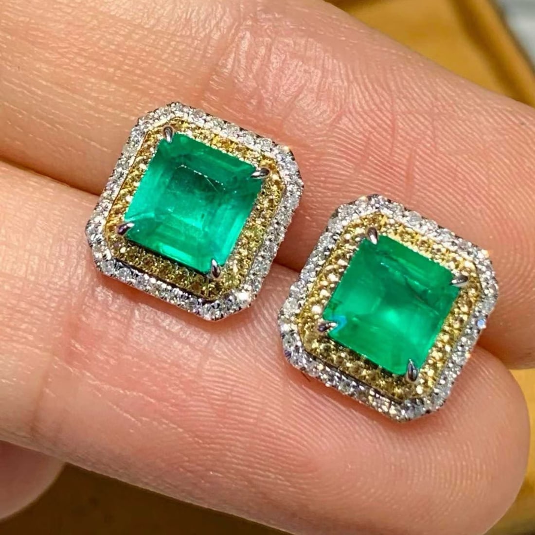 14k Gold 1.5 Ct Natural Emerald & Diamond Earrings - 3