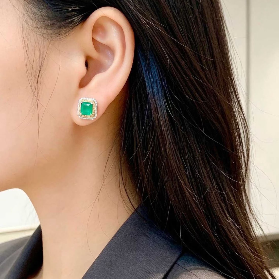 14k Gold 1.5 Ct Natural Emerald & Diamond Earrings - 4