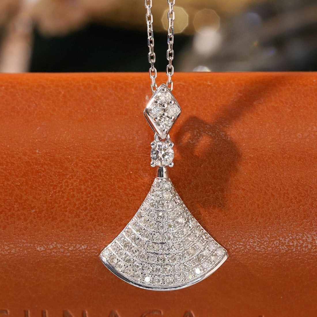 14k Gold 0.65 Ctw Natural H Diamond Necklace: Ref:231187245 // gold content:14k gold // main gemstone:diamond // shape:round // carat weight:0. 1ct // clarity grade:vs-si // color:h // treatment:natural // cut grade:g // // adjacent gemstone 2 :
