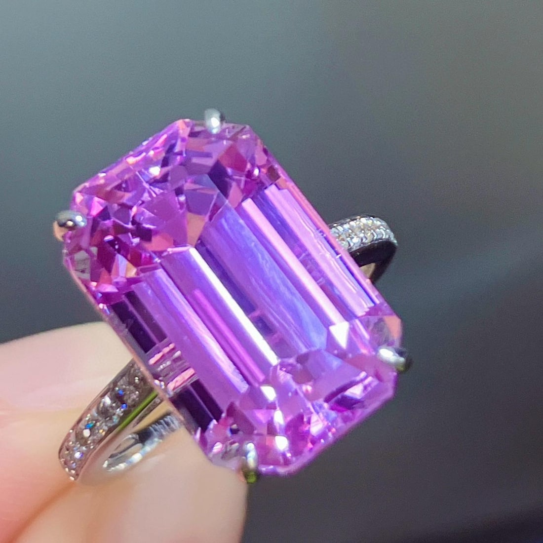 14k Gold 11.70 Ctw Natural Kunzite & Diamond Ring: Ref:231187258 // gold content:14k gold // ring size:7. 25us // // main gemstone:kunzite // shape:octagonal // carat weight:11. 56ct // color:pinkish purple // treatment:natural // // adjacent