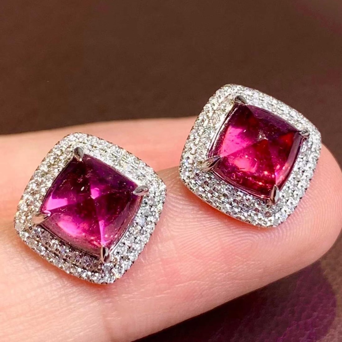 14k Gold 4 Ct Natural Tourmaline & Diamond Earrings: Ref:231187260 // gold content:14k gold // main gemstone:tourmaline // shape:sugar-loaf // carat weight:4ct // color:red // treatment:natural // // adjacent gemstone 2 : diamond // shape:round // clari
